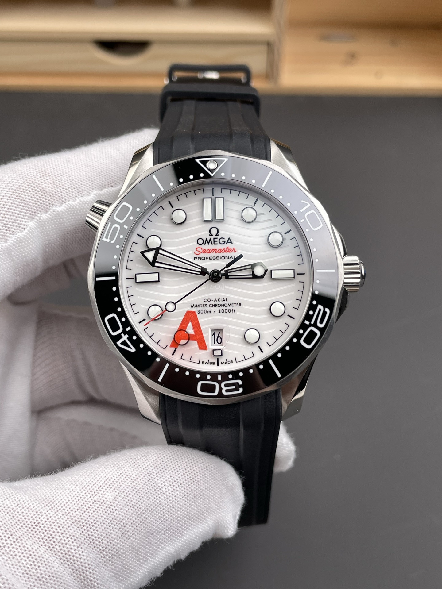 Seamaster 300 White Dial Black Rubber Strap V4 Version
