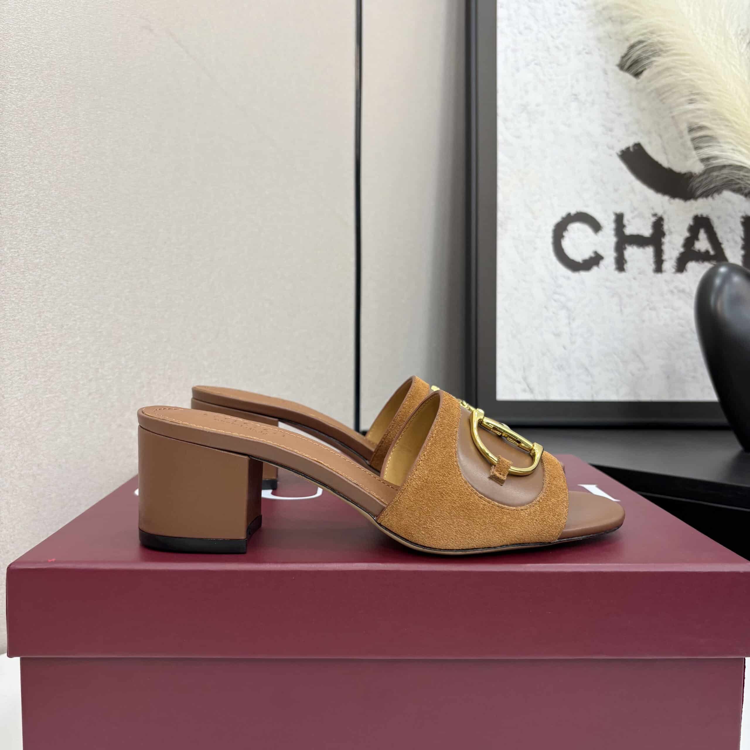 Gucci Women’s Slide Sandal With Horsebit Light Brown ‎834421 Aaexm 2718