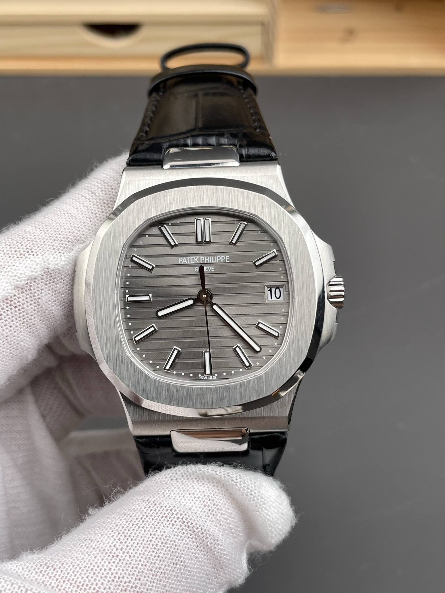 Nautilus 5711G Grey Dial Leather Stra