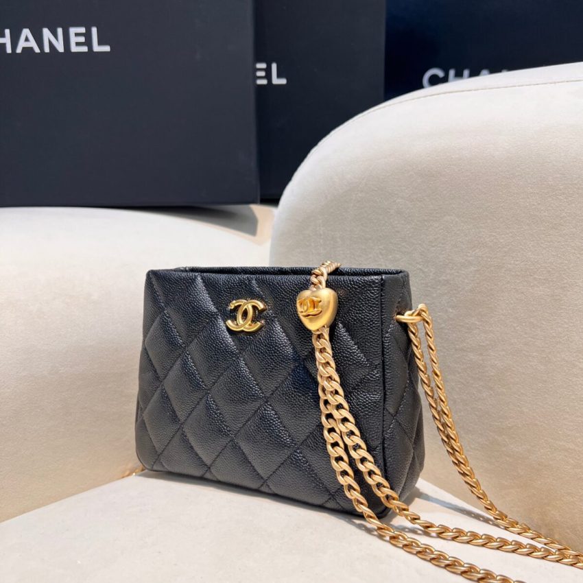 CHANEL 23c Hobo Love