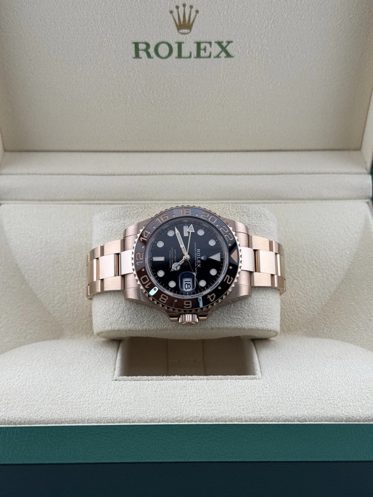 Rolex GMT Masterll Root Beer Super Clone Swiss Replica Watch 18k Rose Gold Ref 126715CHNR-3285 Swiss Movement