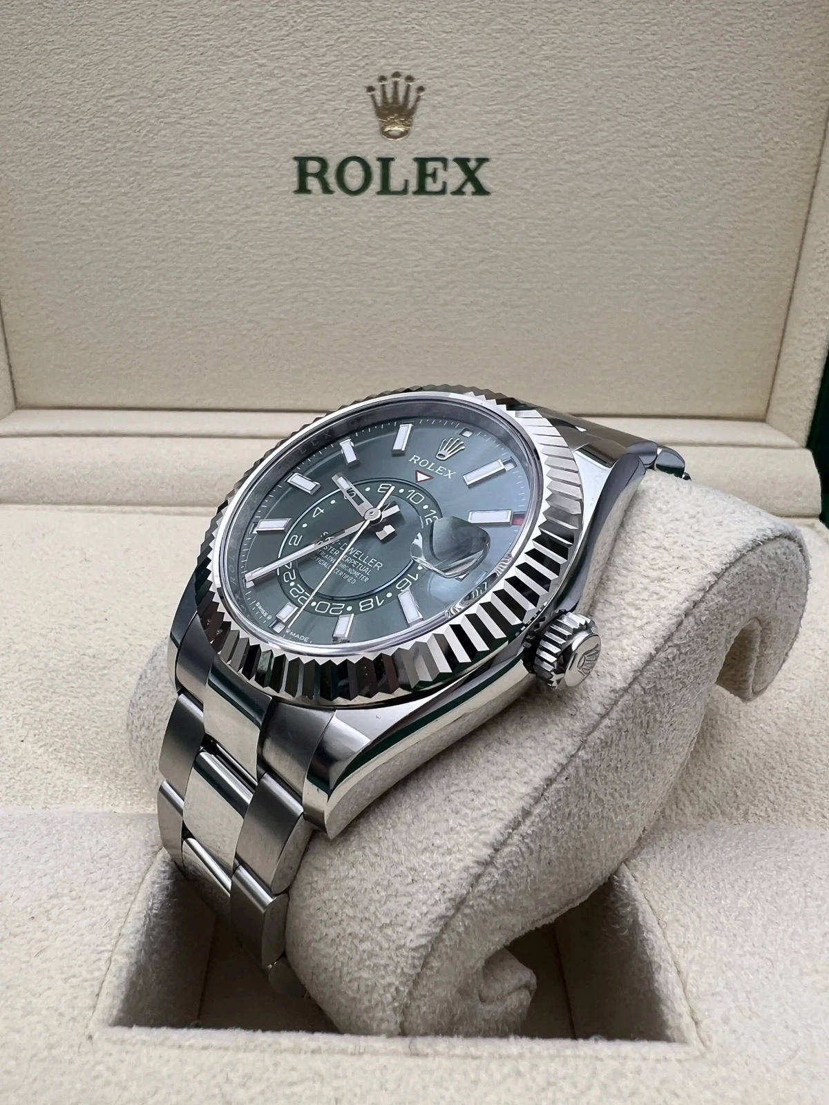 Rolex Sky-Dweller Green Dial Super Clone Swiss ReplicaWatch  Oyster Bracelet Ref 336934 9002 Swiss Movement