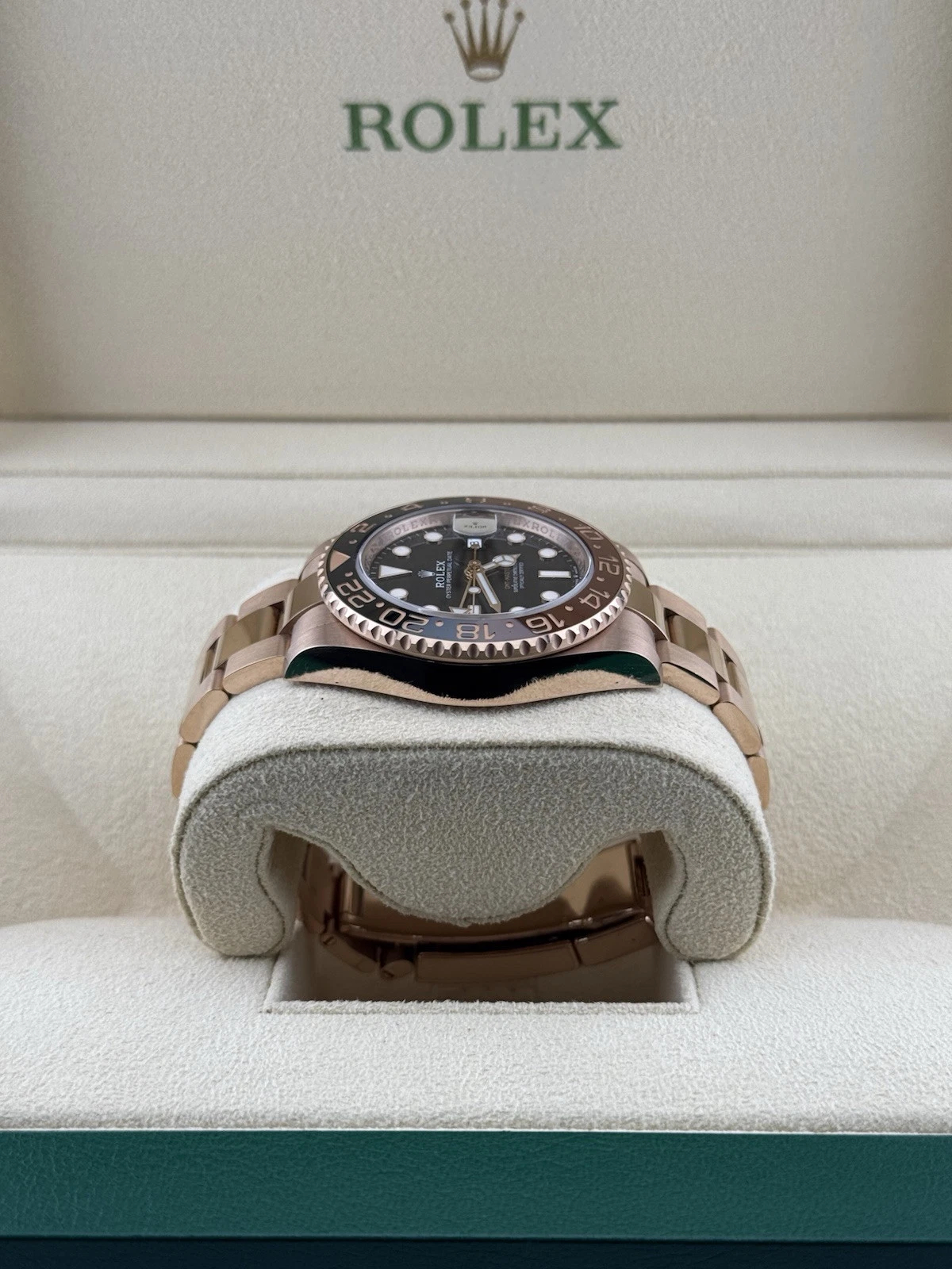 Rolex GMT Masterll Root Beer Super Clone Swiss Replica Watch 18k Rose Gold Ref 126715CHNR-3285 Swiss Movement