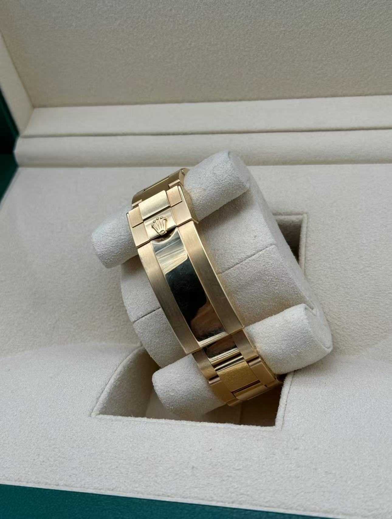 Rolex Submariner Blue DialSuper Clone Swiss ReplicaWatch  18k Gold Ref 126618LB 3235 SwissMovement