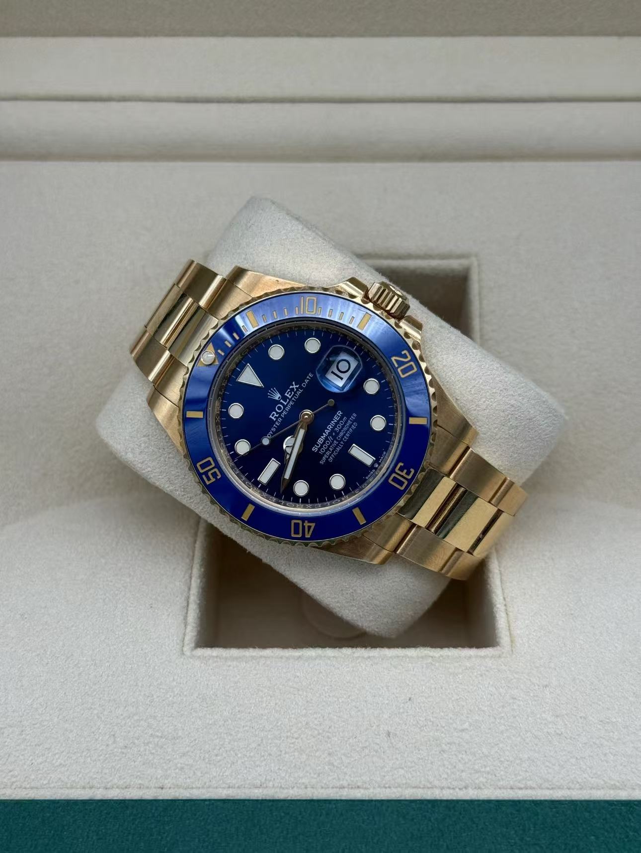 Rolex Submariner Blue DialSuper Clone Swiss ReplicaWatch  18k Gold Ref 126618LB 3235 SwissMovement