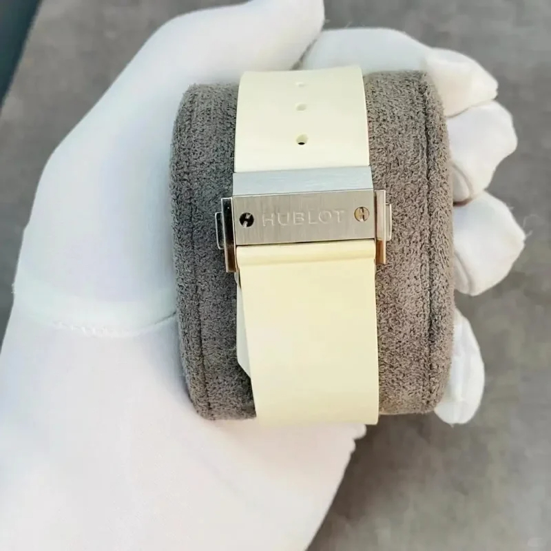 Hublot Classic Fusion Ref. 525.HI.0170.RW.ORL21 Super Clone Watch – King Gold Black Dial Orange Accents Rubber Strap Fake Replica