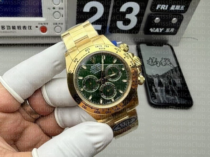 Full front view of Clean Factory Rolex Daytona green dial super clone with gold case and chronograph design