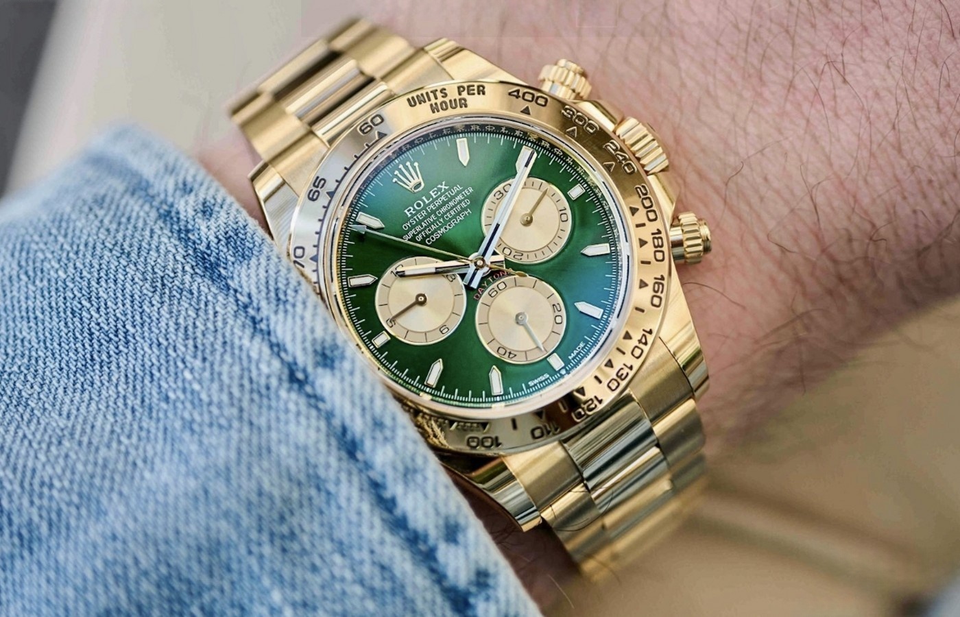 Slimmer Hour Markers on New Green Gold Daytona Replica