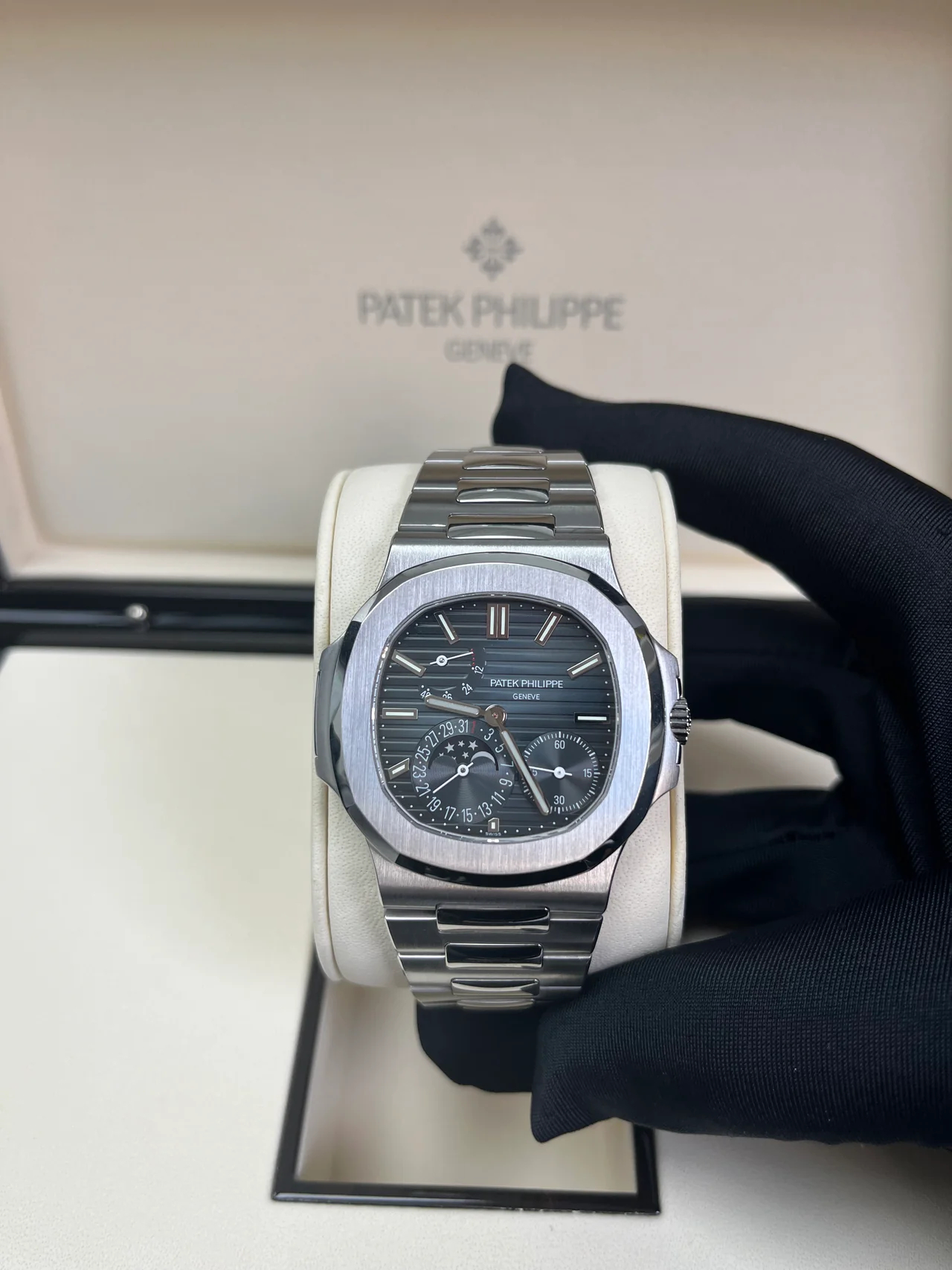 Patek Philippe Nautilus Ref. 5712/1A-001 Super Clone Watch – Blue Dial Stainless Steel Moonphase Fake Replica