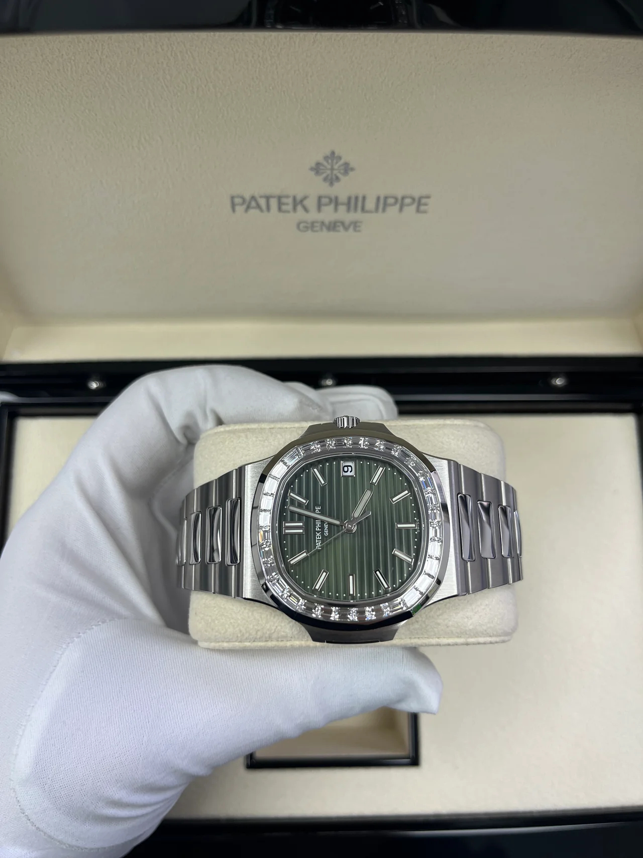 Patek Philippe Nautilus Ref. 5711/1300A-001 Super Clone Watch – Green Dial Stainless Steel Fake Replica