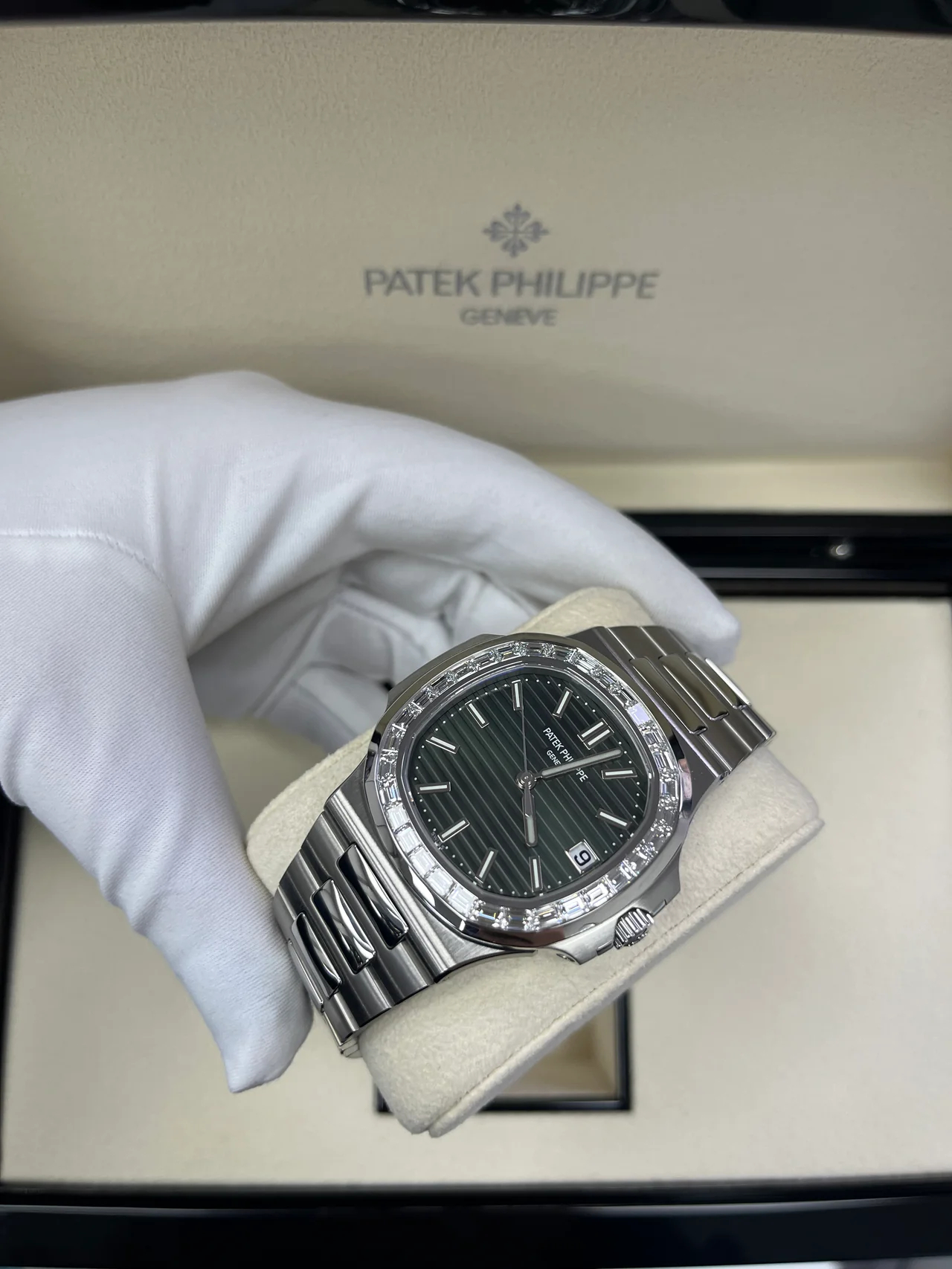 Patek Philippe Nautilus Ref. 5711/1300A-001 Super Clone Watch – Green Dial Stainless Steel Fake Replica