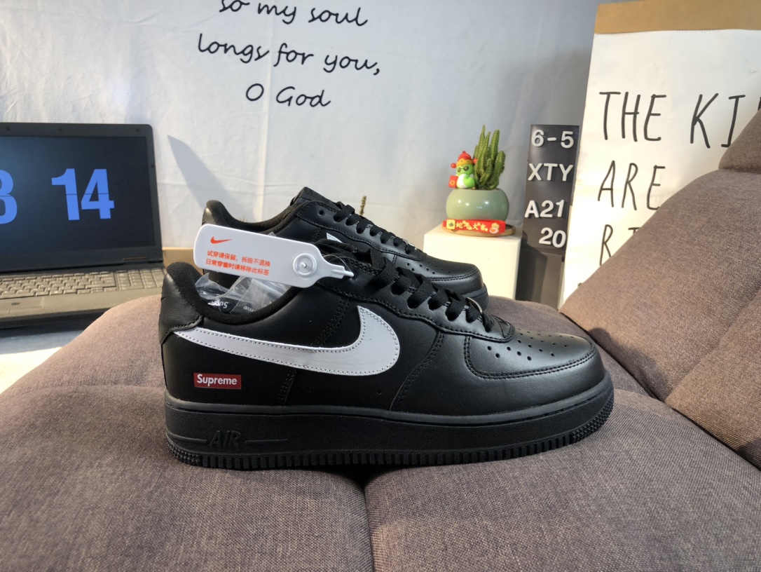 NIKE AIR FORCE 1‘07