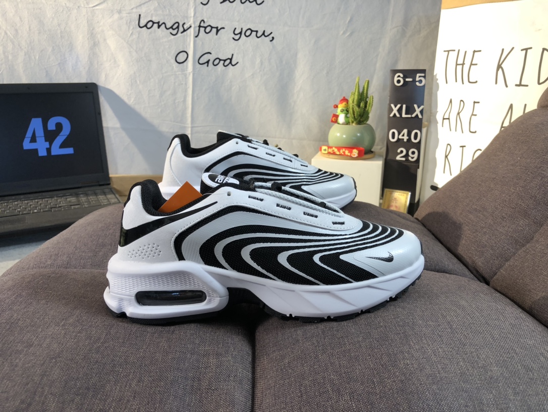 NIKE-UHR DER SERIE