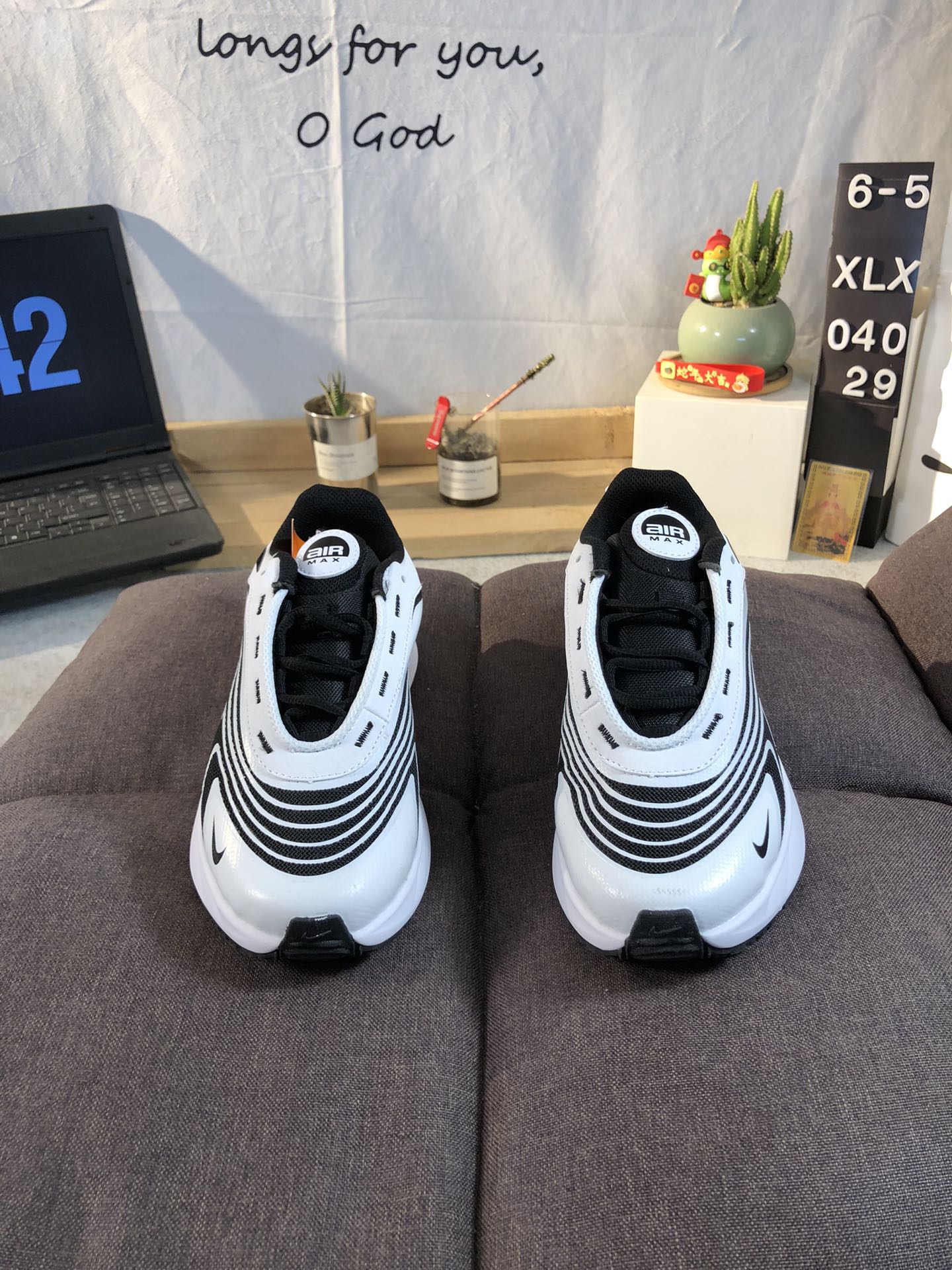 NIKE-UHR DER SERIE