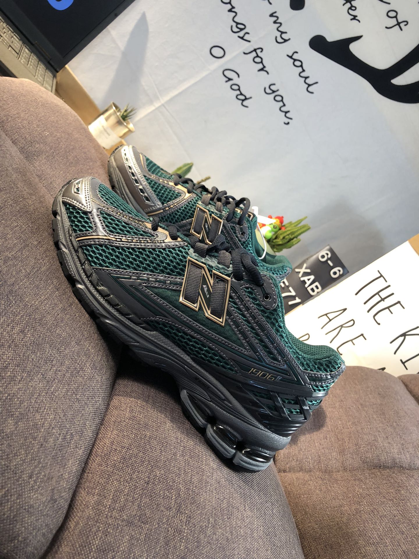 New Balance M1906