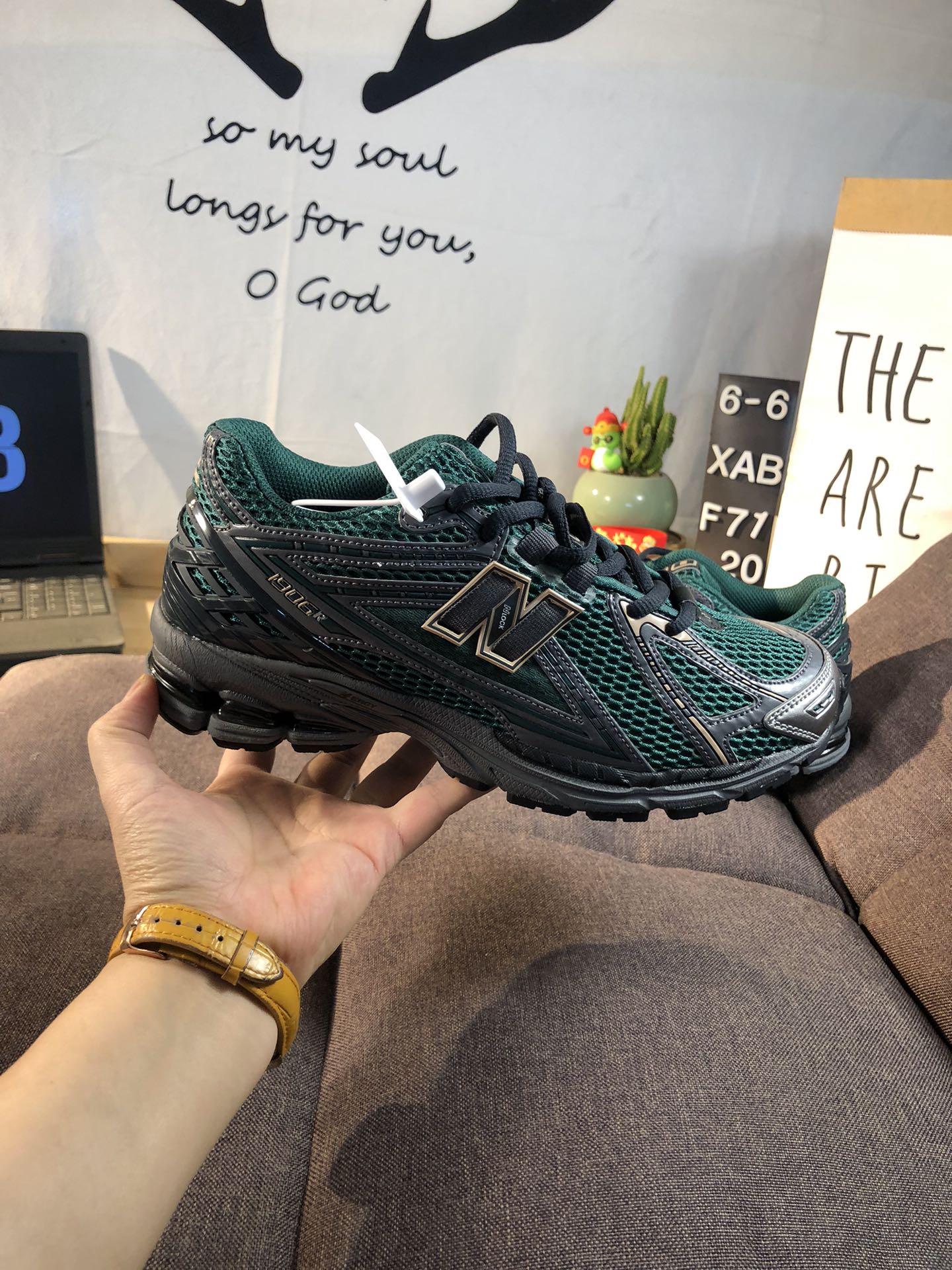 New Balance M1906