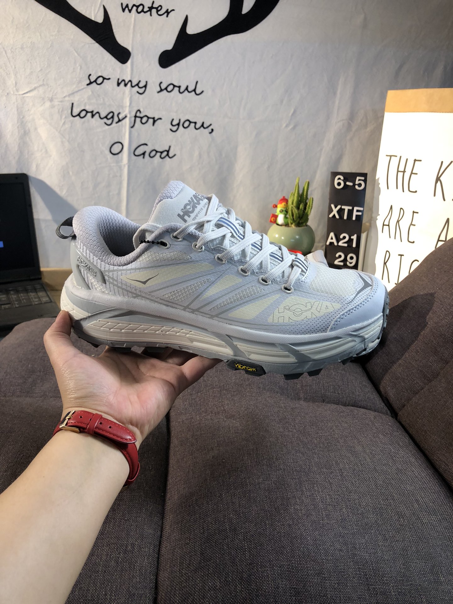 HOKA ONE