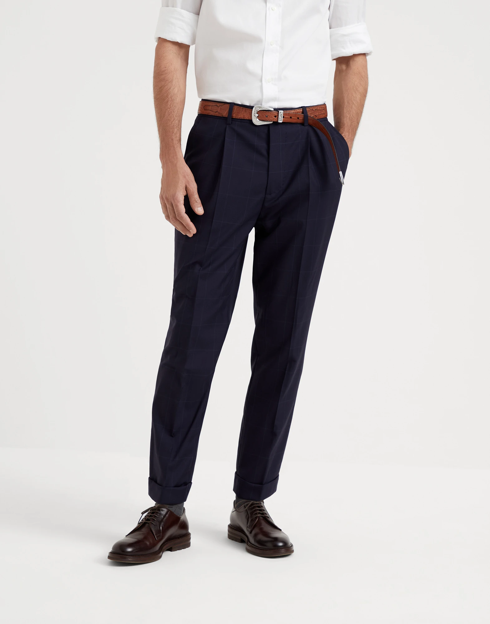 Trousers with pleats