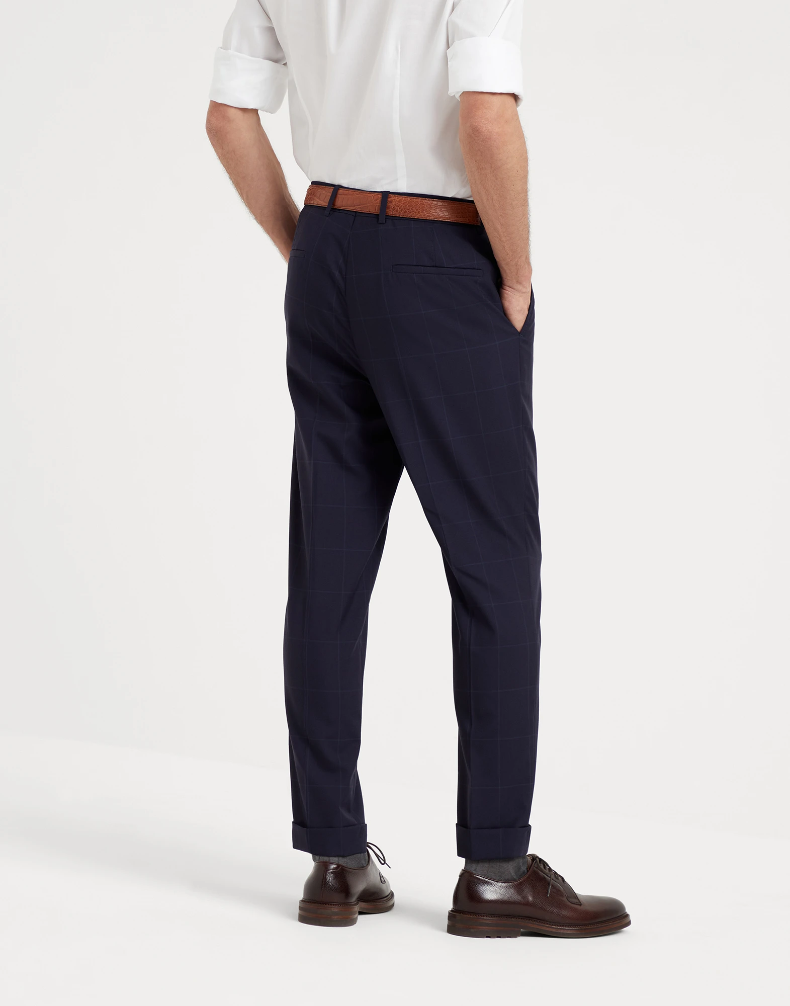 Trousers with pleats