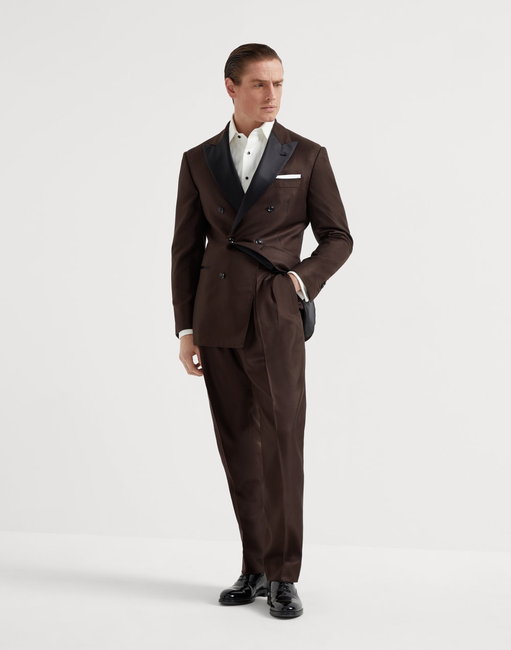 Silk diagonal tuxedo with one-and-a-half breasted jacket and trousers with double pleats