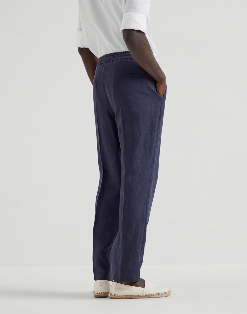 Linen leisure fit trousers with drawstring and double pleats