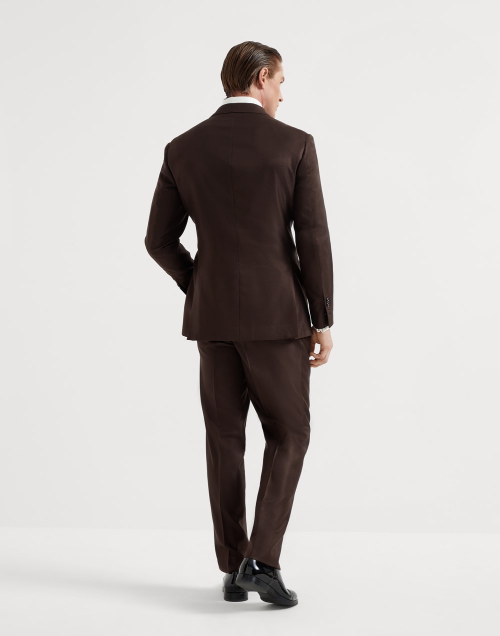Silk diagonal tuxedo with one-and-a-half breasted jacket and trousers with double pleats