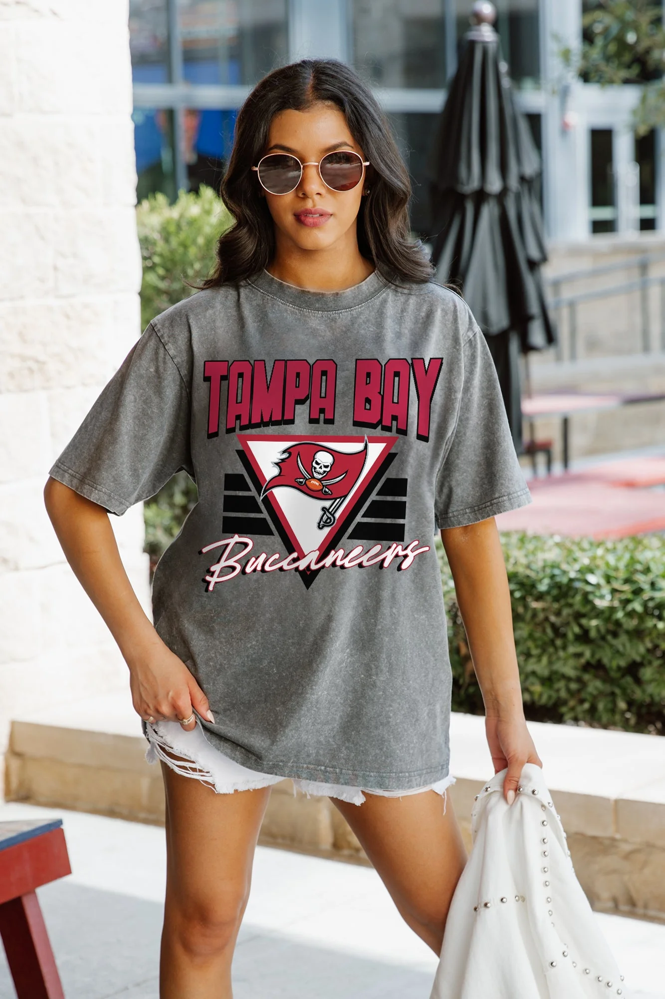 TAMPA BAY BUCCANEERS Play It Forward Oversized Crewneck Tee