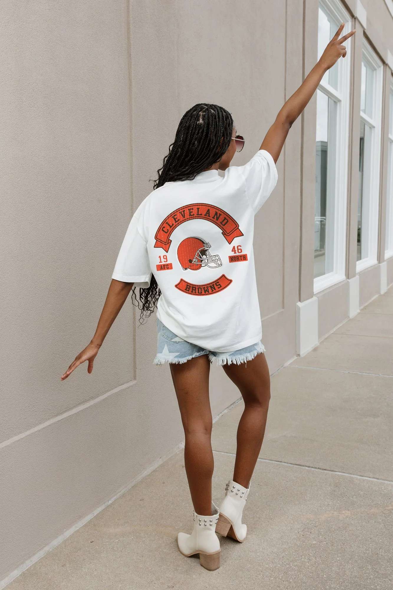 CLEVELAND BROWNS Out Of Bounds Oversized Crewneck Tee