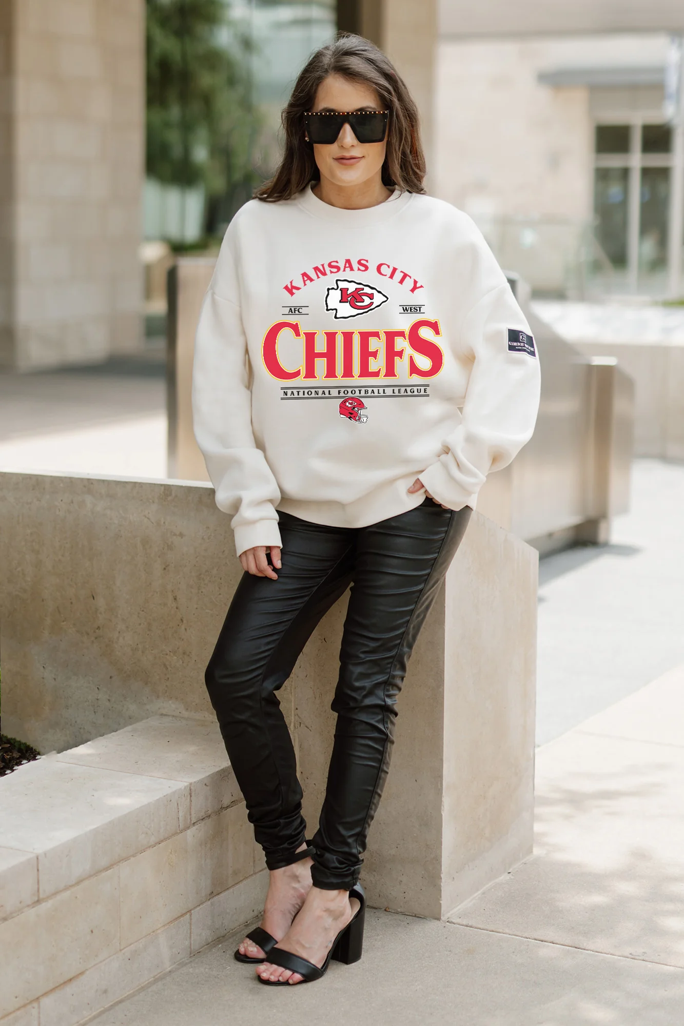 KANSAS CITY CHIEFS Living The Dream Drop-Shoulder Crewneck