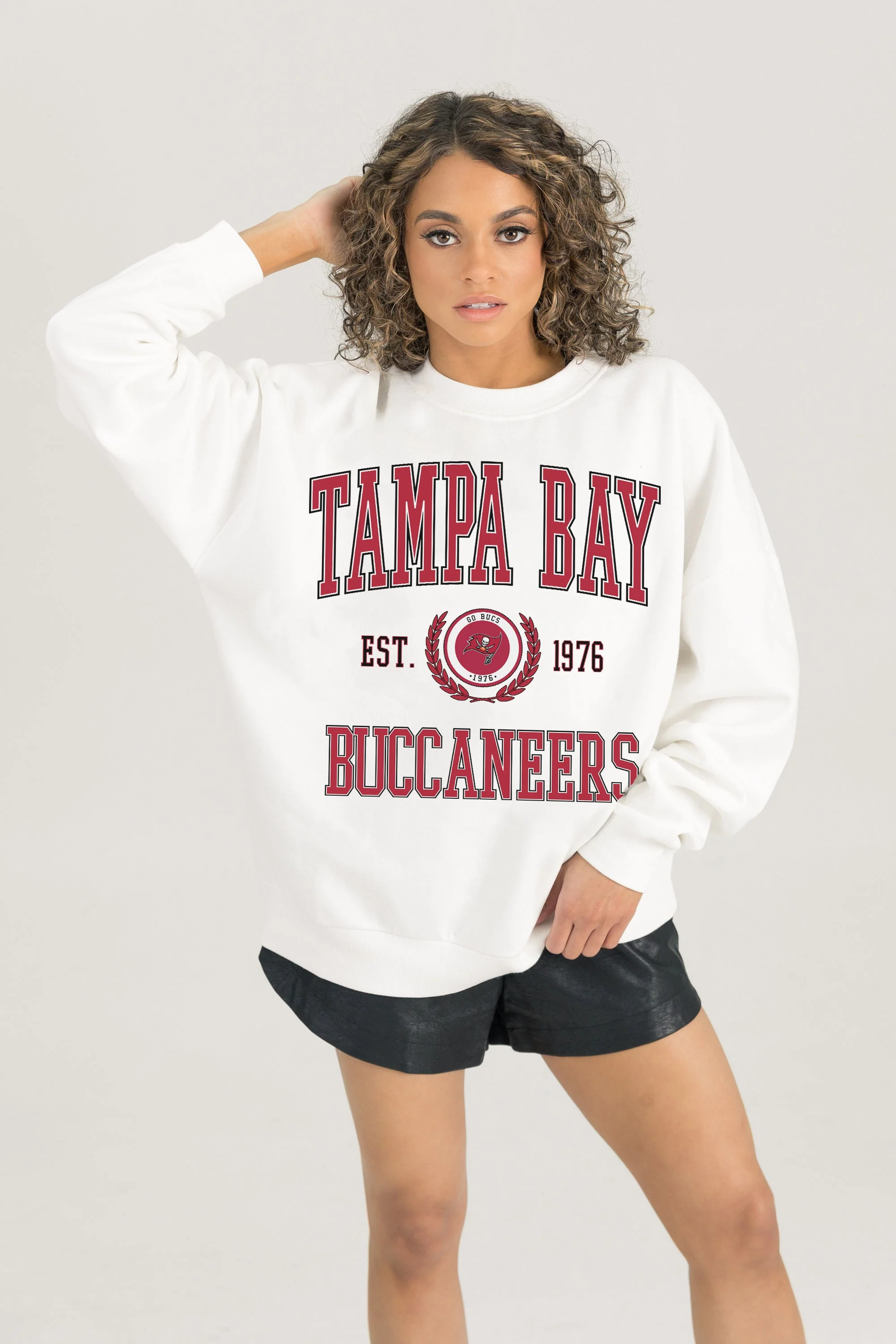 TAMPA BAY BUCCANEERS Timeless Triumph Fleece Crewneck Pullover