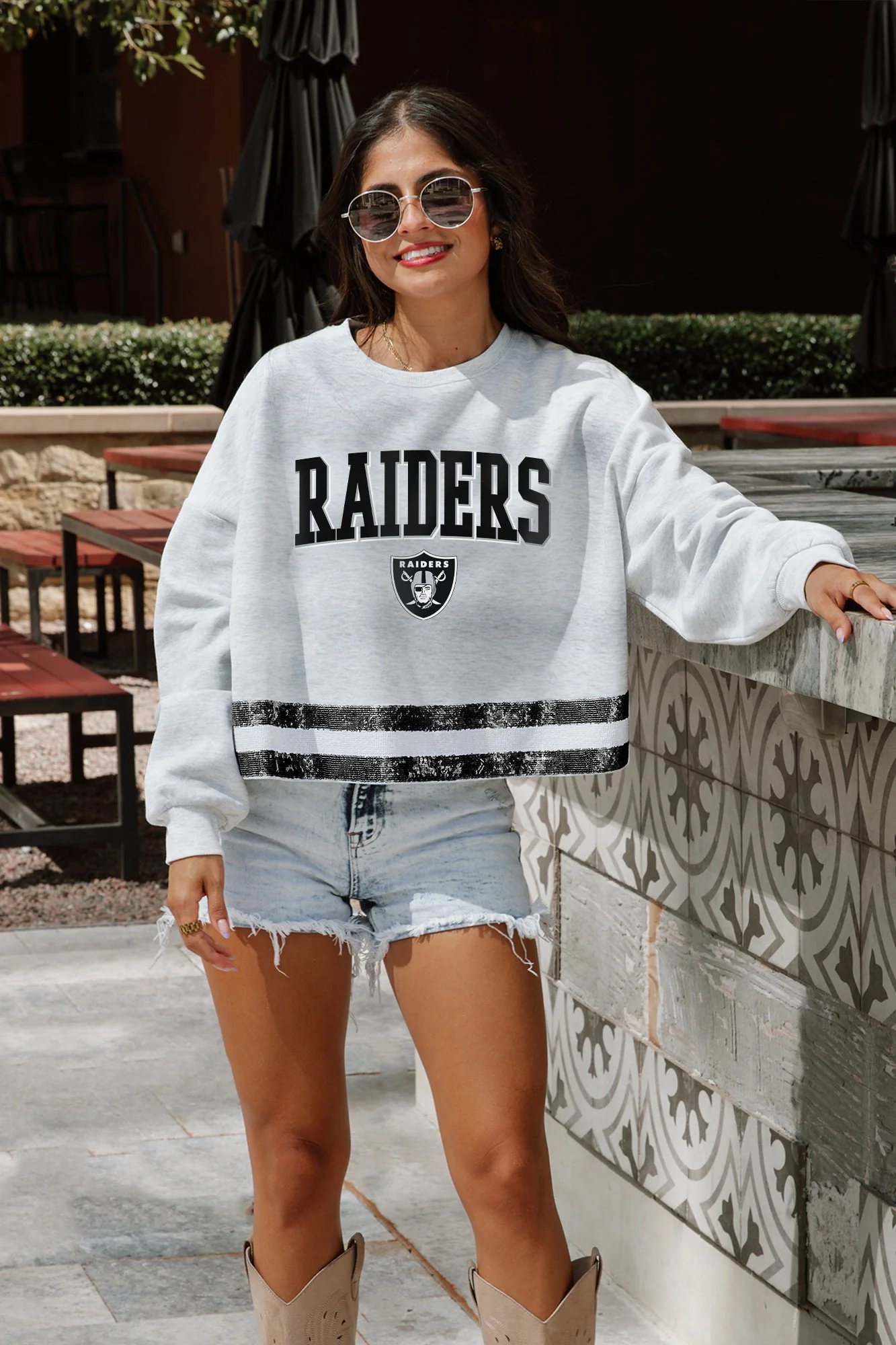 LAS VEGAS RAIDERS Pass The Shine Long-Sleeve Metallic-Stripe Top