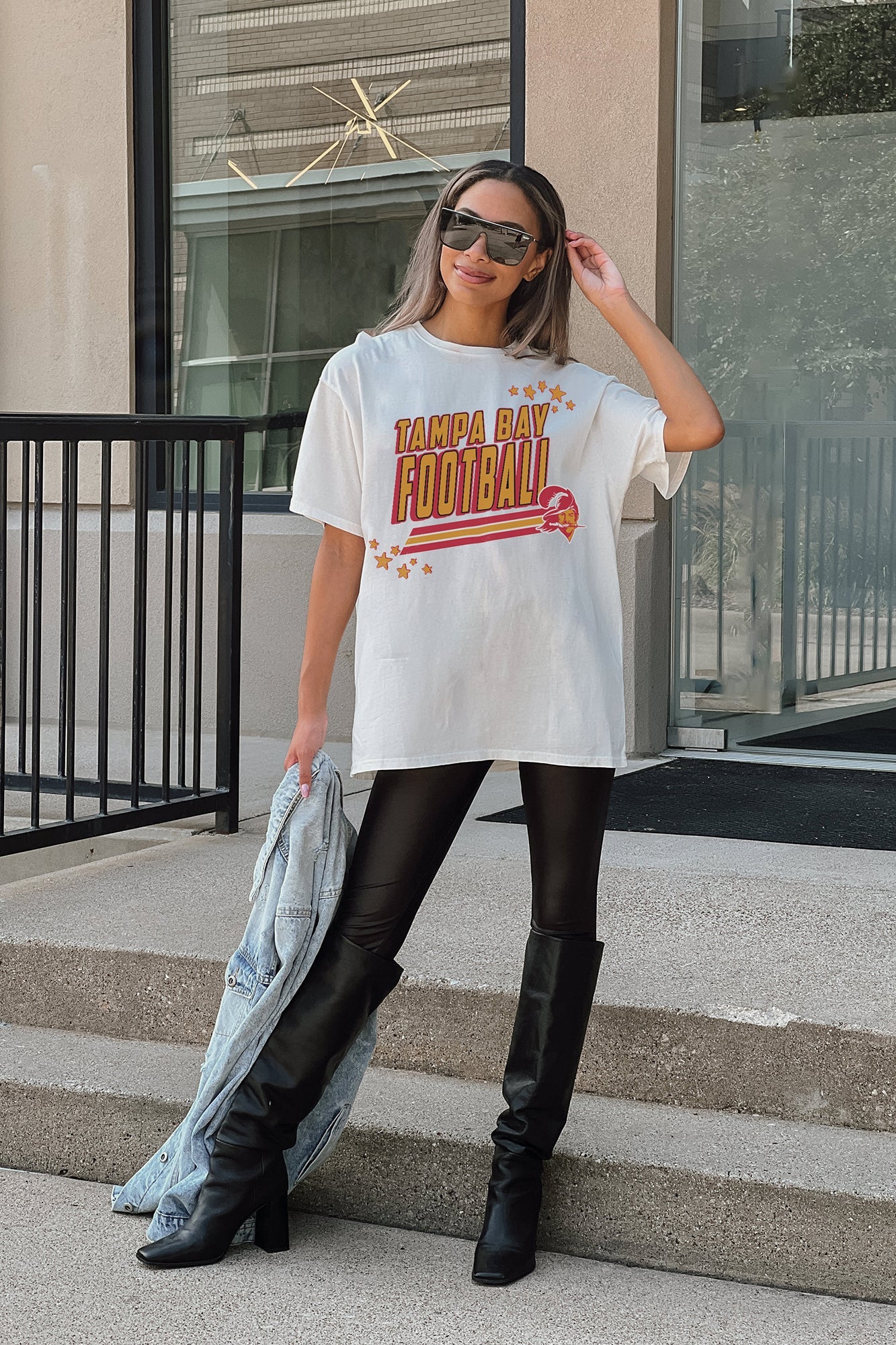 TAMPA BAY BUCCANEERS Good Call Oversized Crewneck Tee