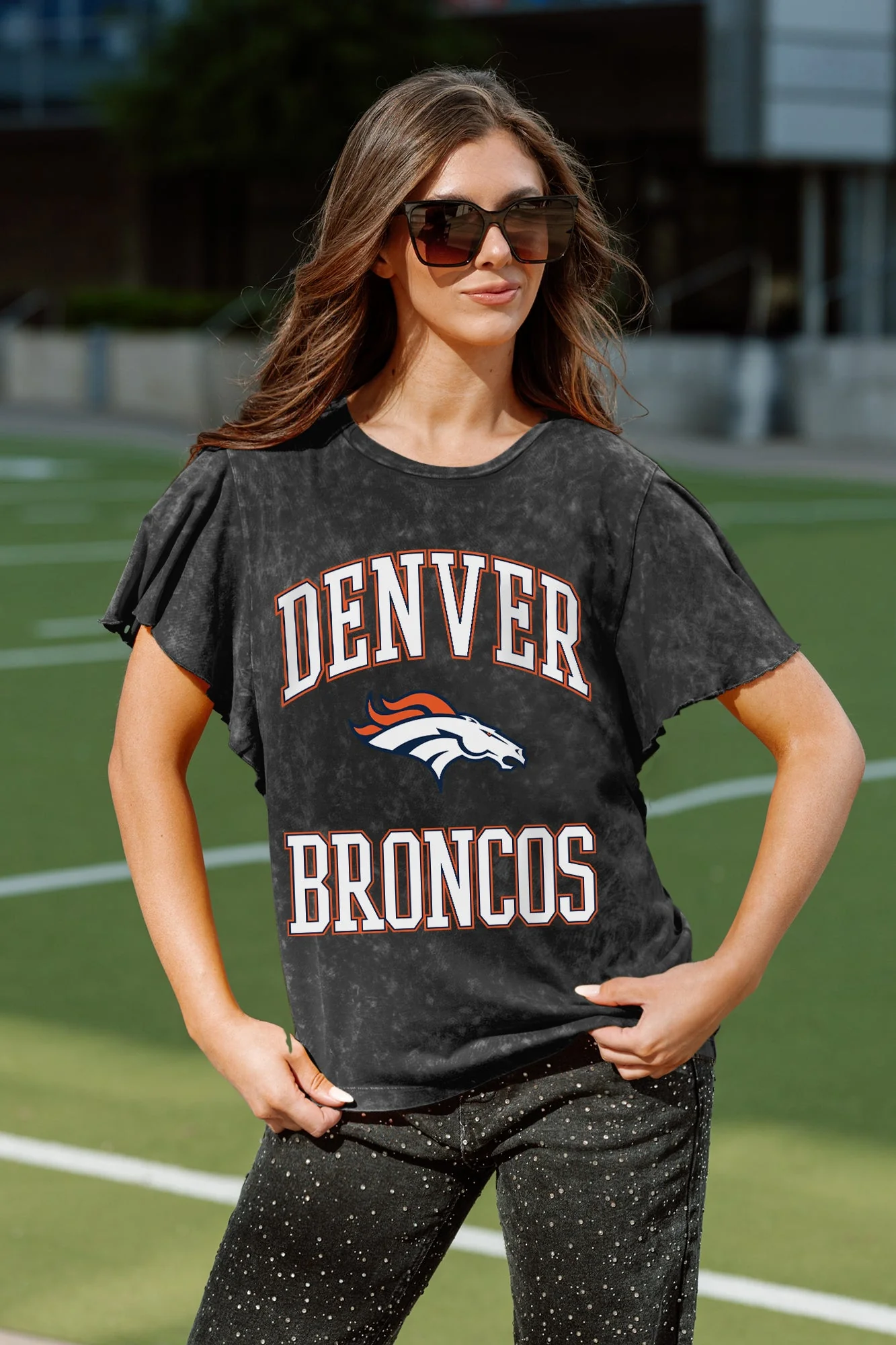 DENVER BRONCOS VICTORY MODE FLUTTER SLEEVE TEE IN BLACK