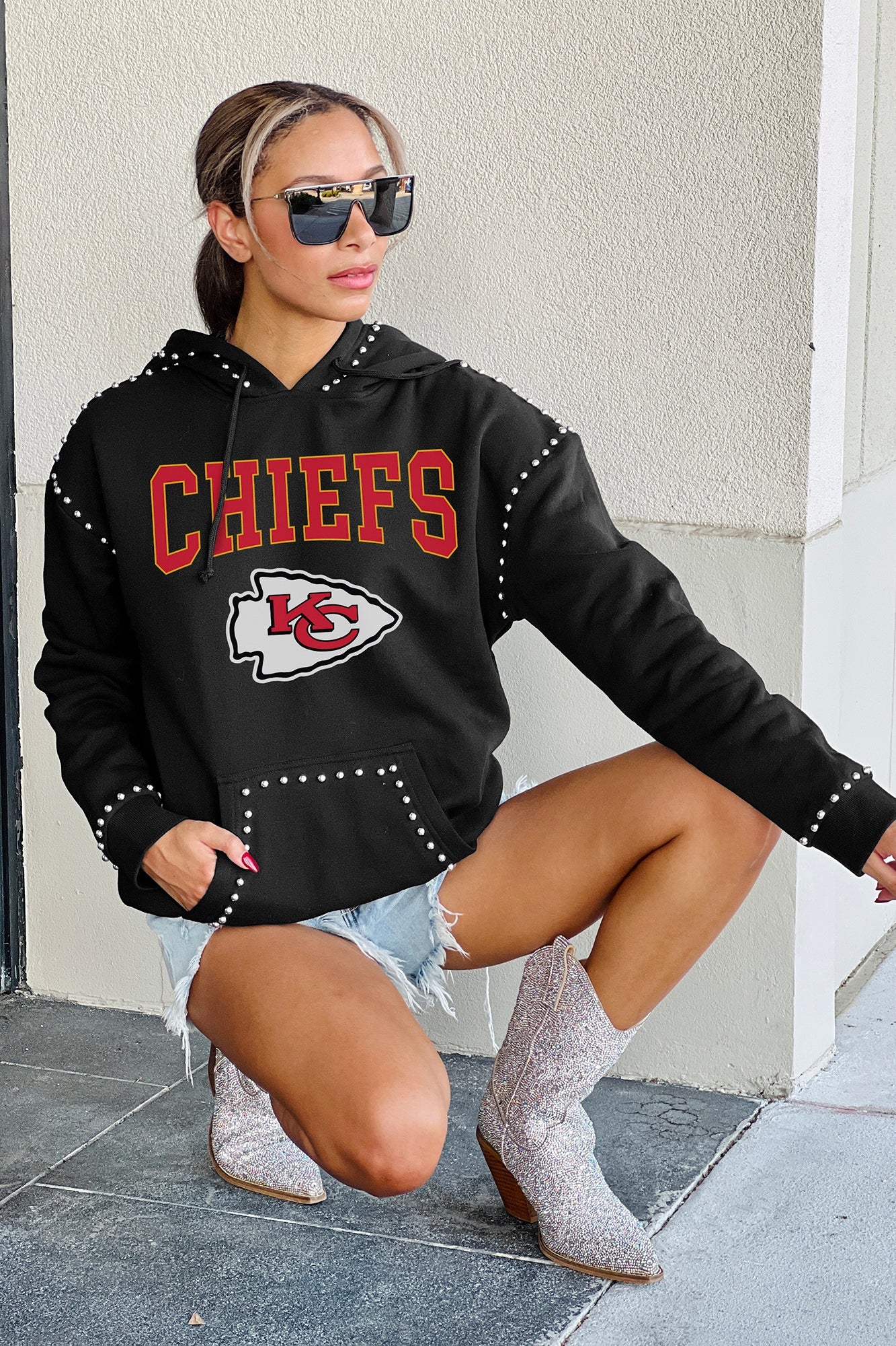KANSAS CITY CHIEFS Catch The Vibe Studded-Detail Hoodie