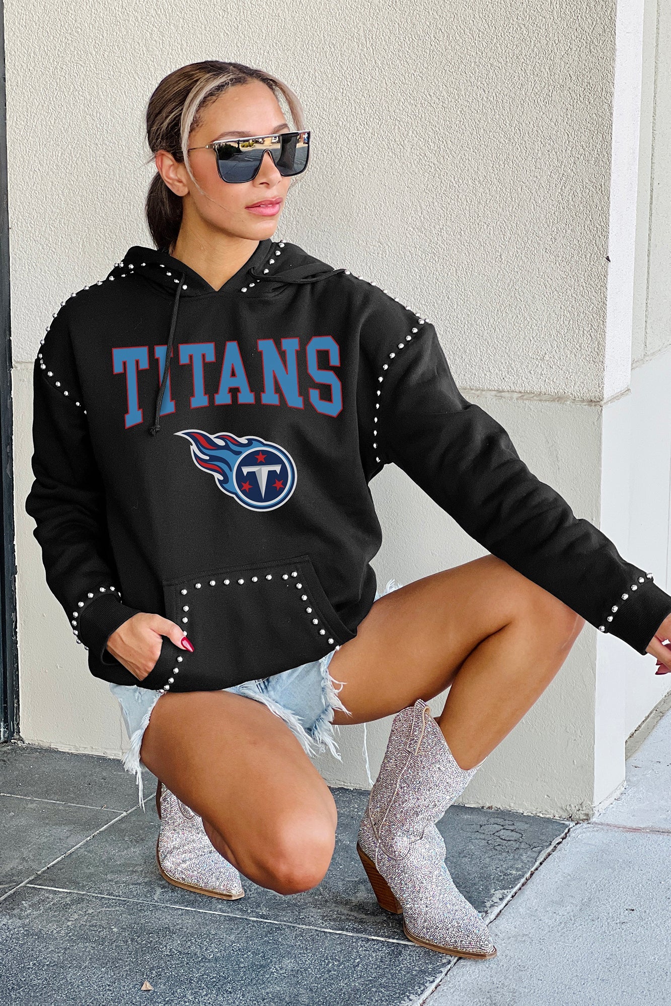 TENNESSEE TITANS Catch The Vibe Studded-Detail Hoodie