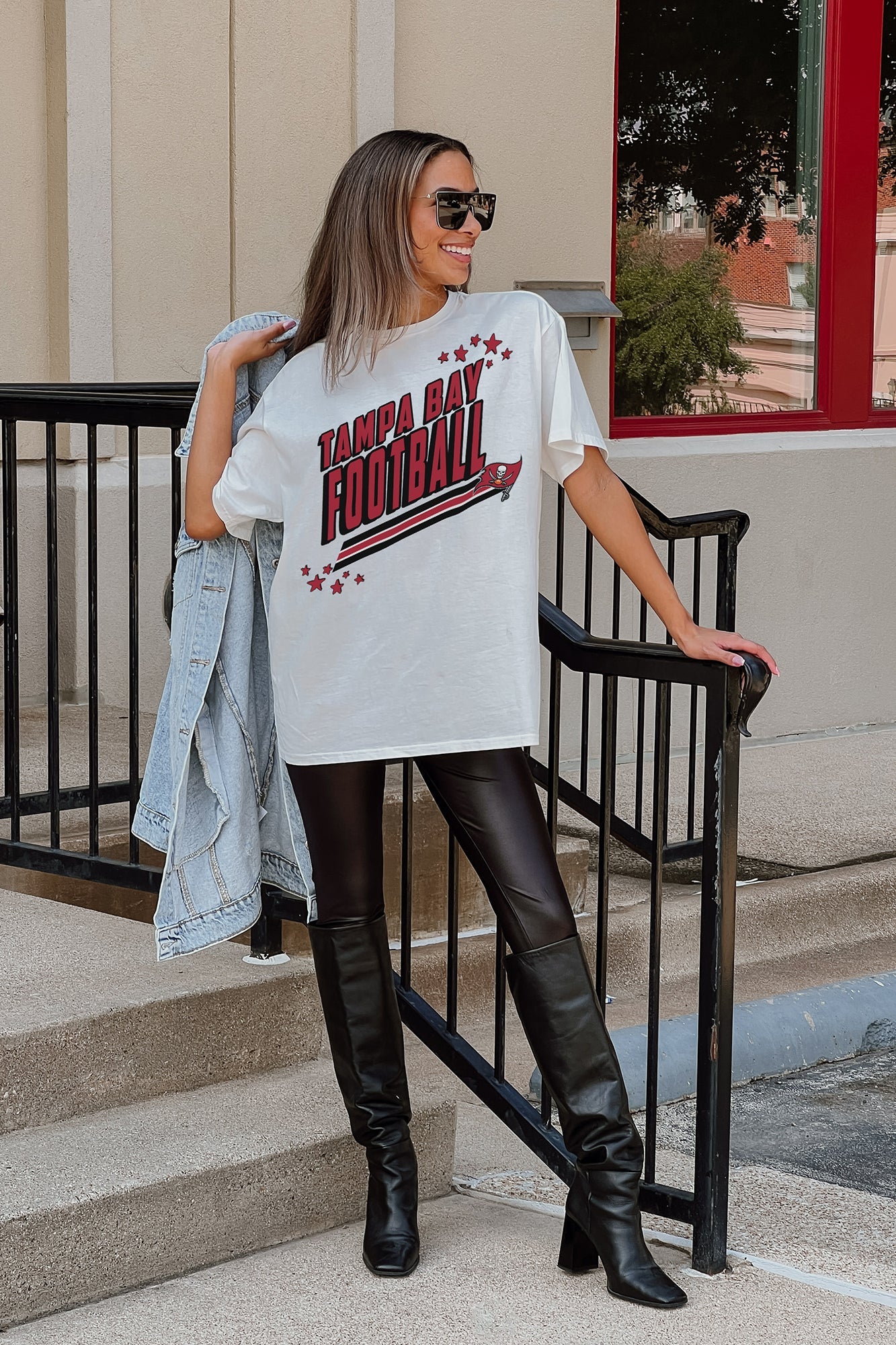 TAMPA BAY BUCCANEERS Coming In Hot Oversized Crewneck Tee