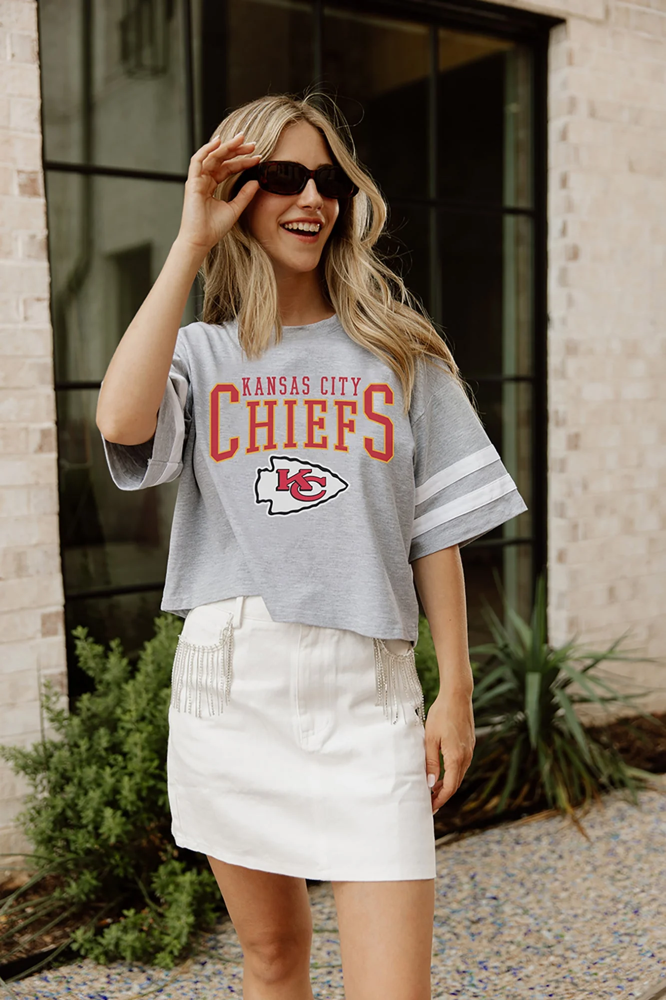 KANSAS CITY CHIEFS Gridiron Glam Crop Tee With Striped Detail