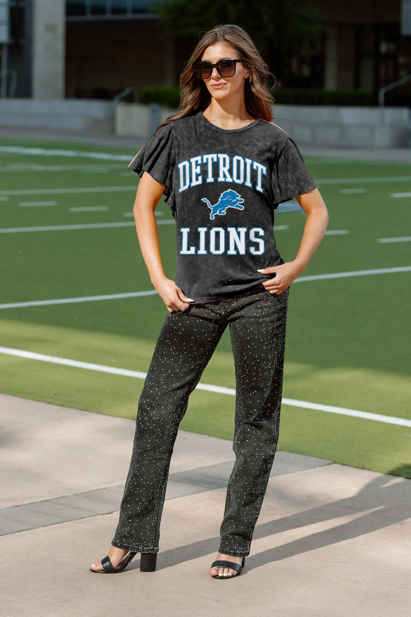 DETROIT LIONS VICTORY MODE FLUTTER SLEEVE TEE IN BLACK