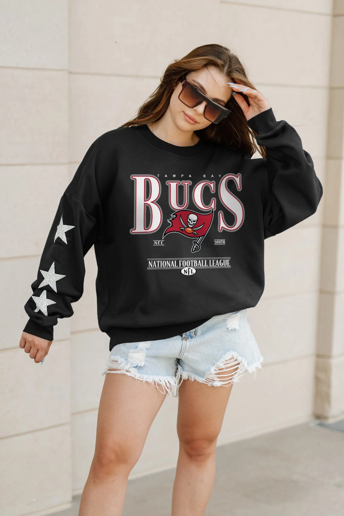 TAMPA BAY BUCCANEERS Gameday Glimmer Embellished Star-Sleeve Pullover