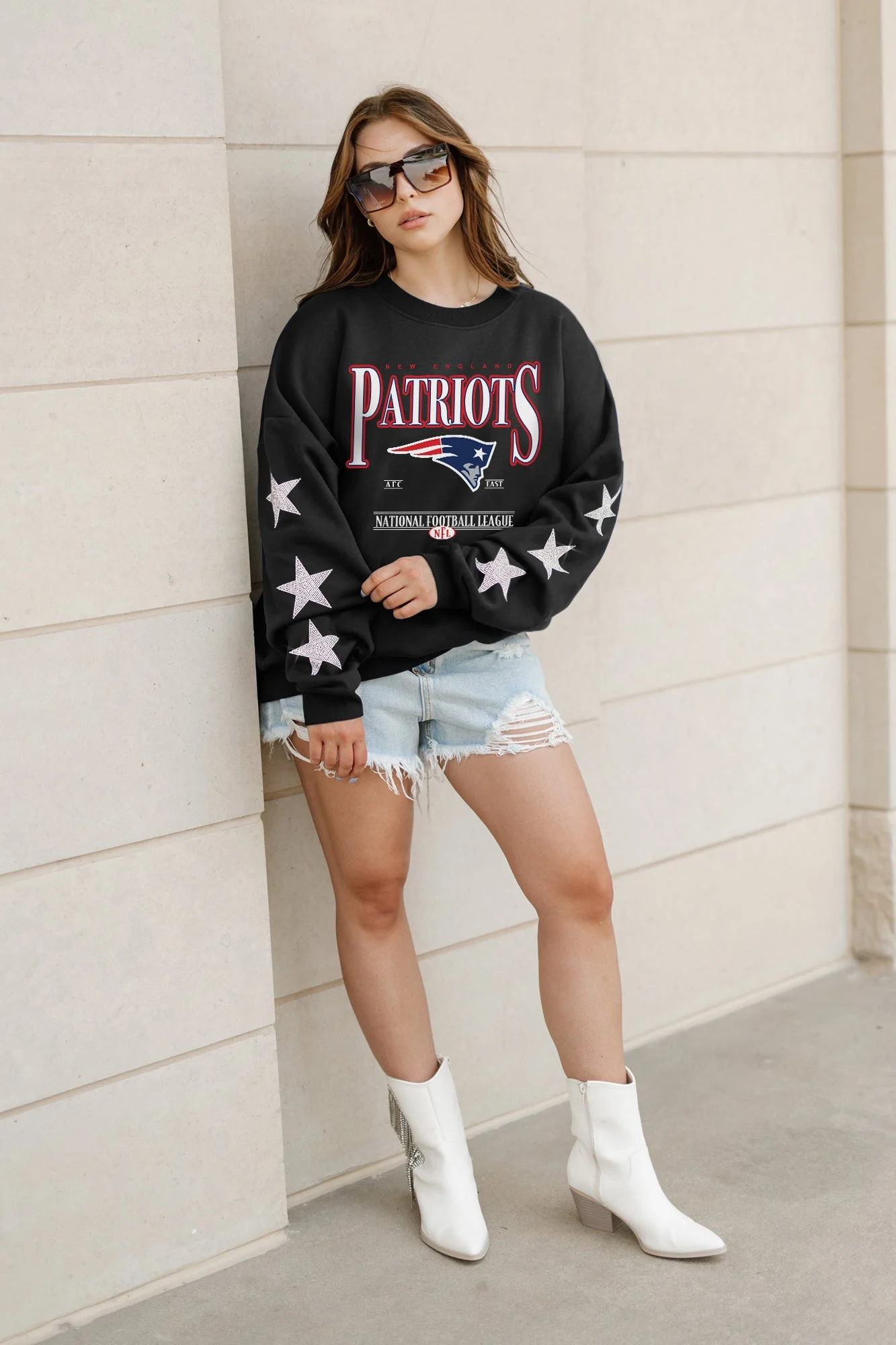 NEW ENGLAND PATRIOTS Gameday Glimmer Embellished Star-Sleeve Pullover