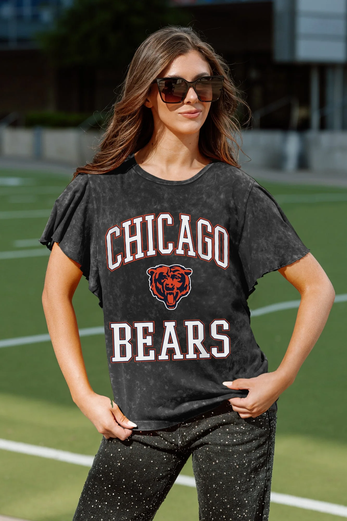 CHICAGO BEARS VICTORY MODE FLUTTER SLEEVE TEE IN BLACK
