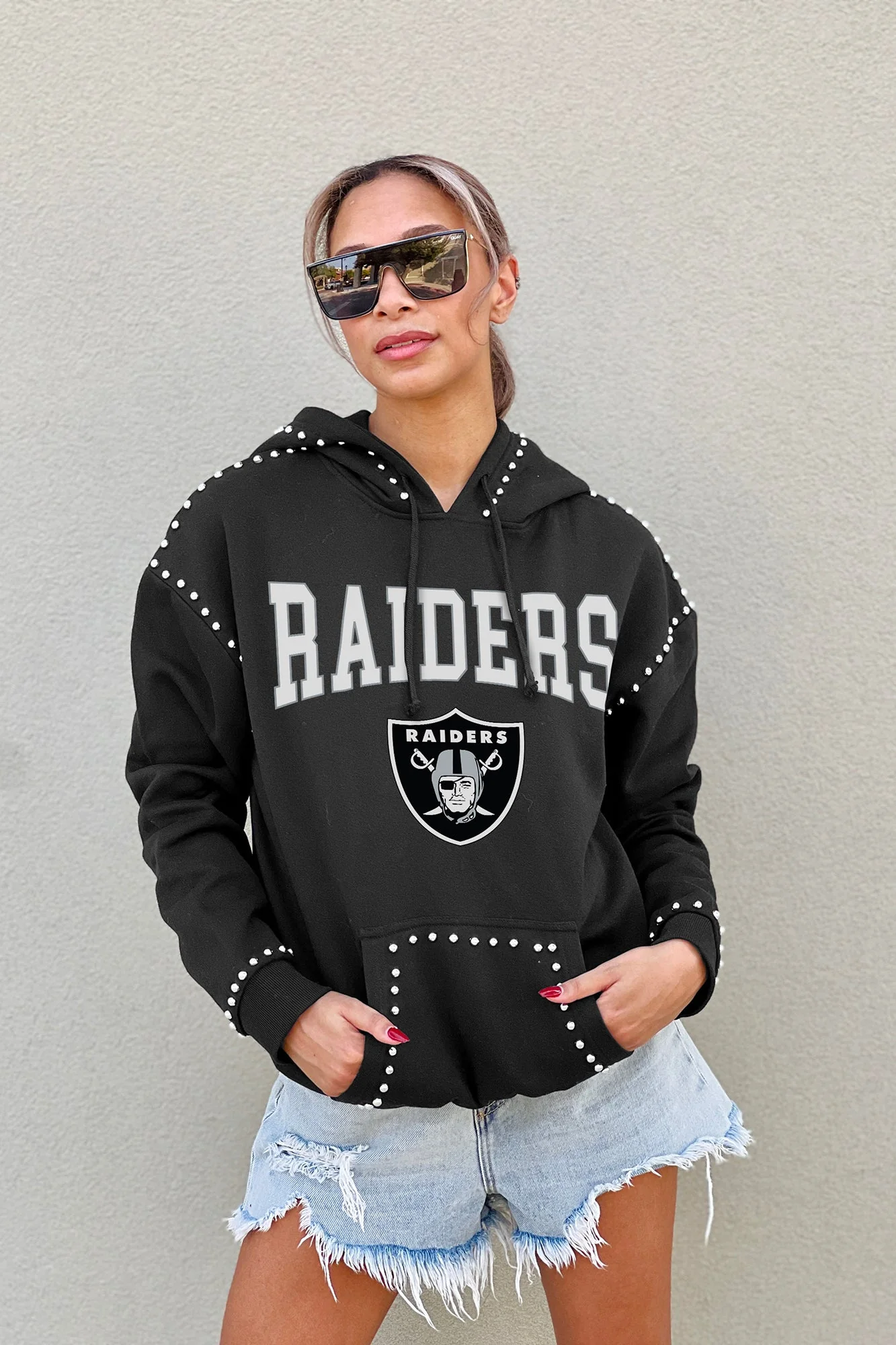 LAS VEGAS RAIDERS Catch The Vibe Studded-Detail Hoodie