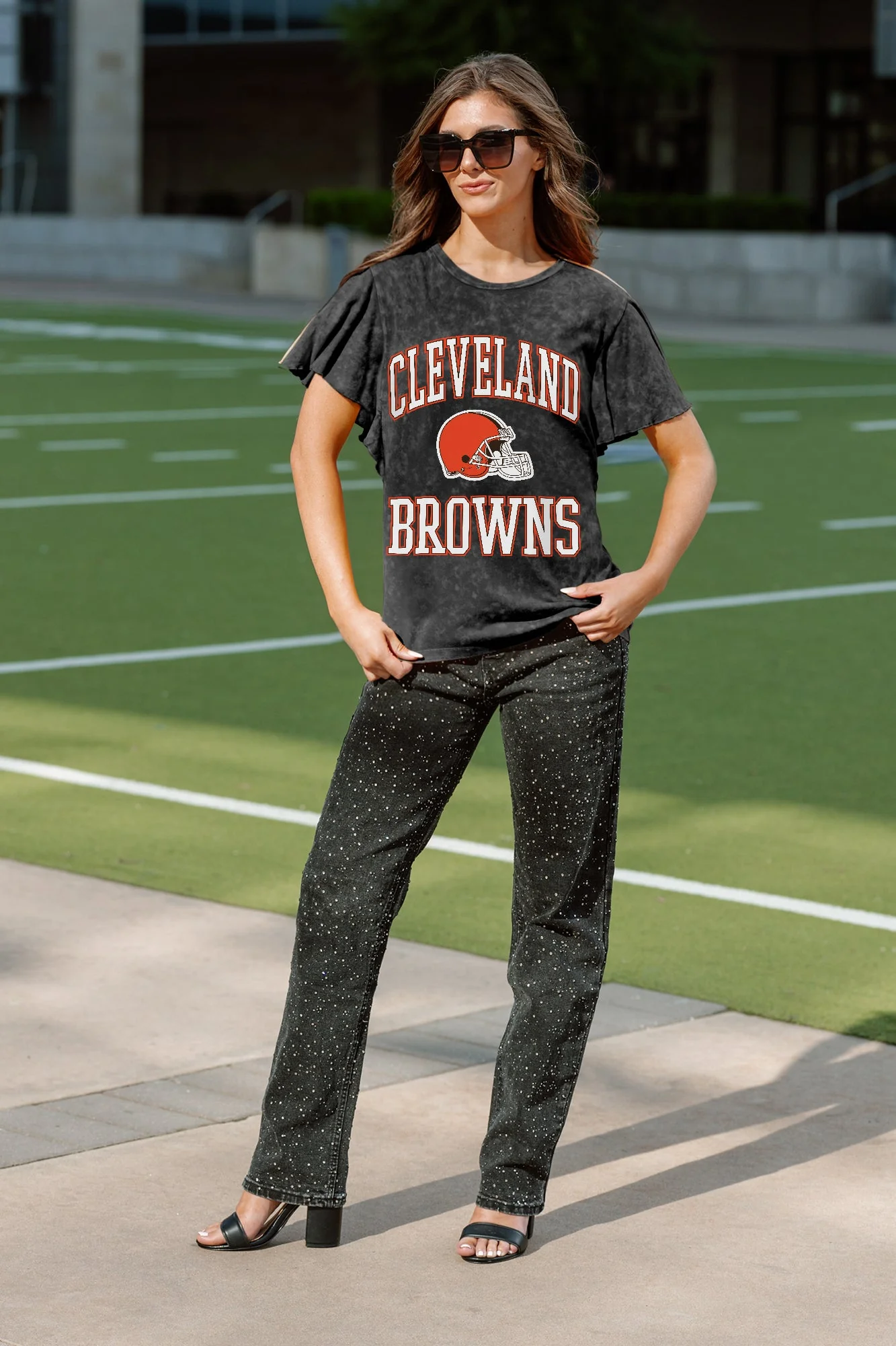 CLEVELAND BROWNS VICTORY MODE FLUTTER SLEEVE TEE IN BLACK