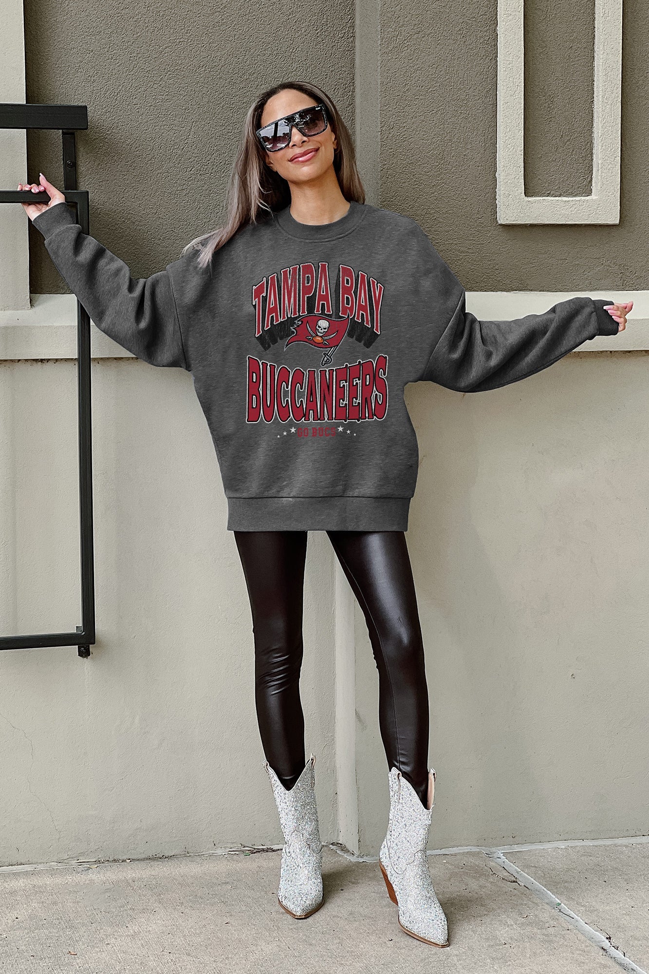 TAMPA BAY BUCCANEERS Long Weekend Fleece Crewneck Pullover
