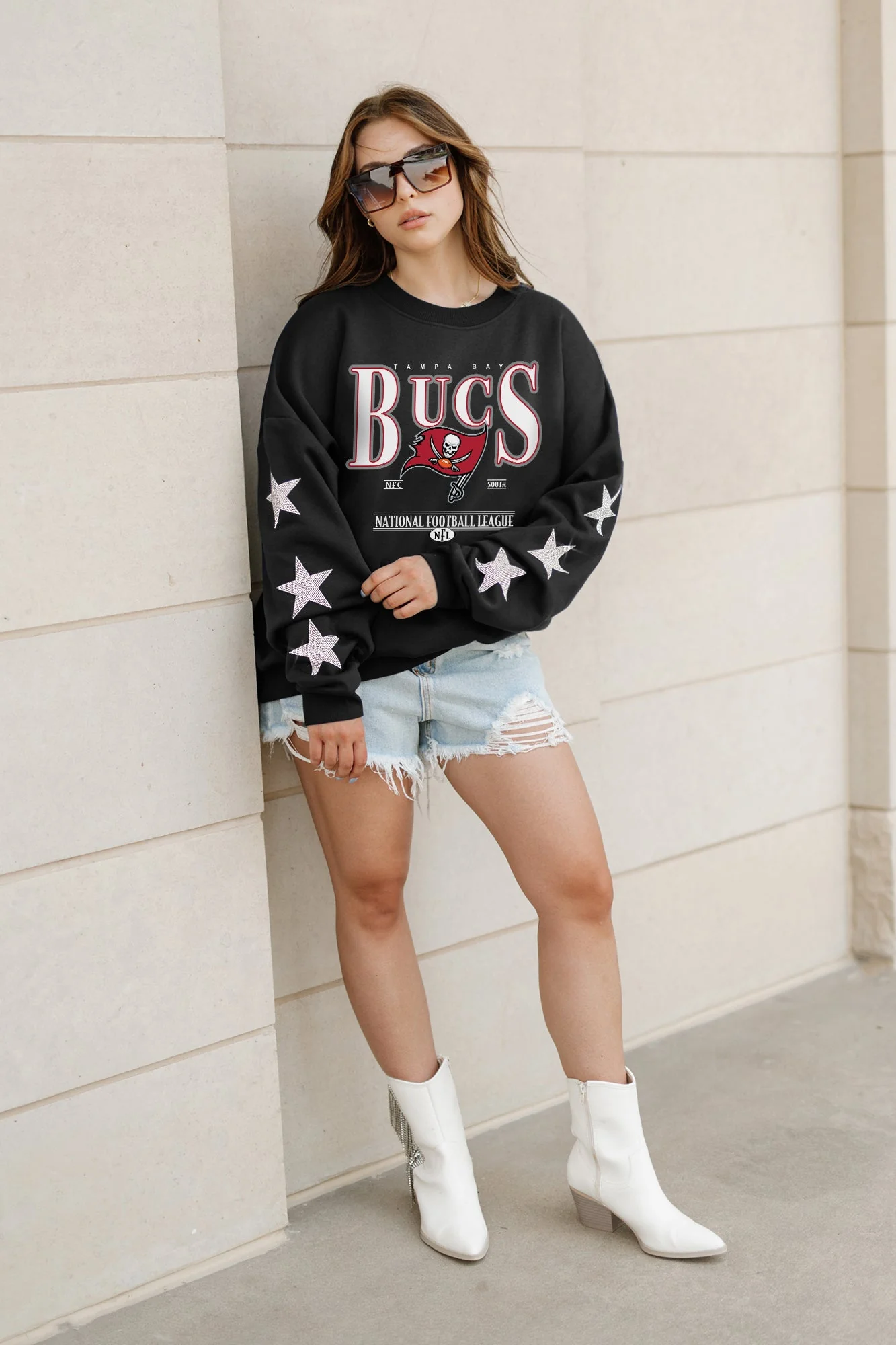 TAMPA BAY BUCCANEERS Gameday Glimmer Embellished Star-Sleeve Pullover