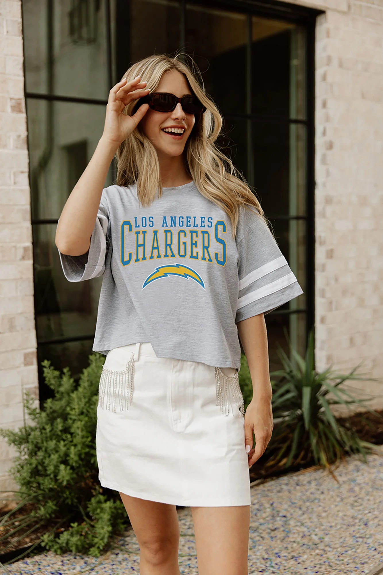 LOS ANGELES CHARGERS Gridiron Glam Crop Tee With Striped Detail