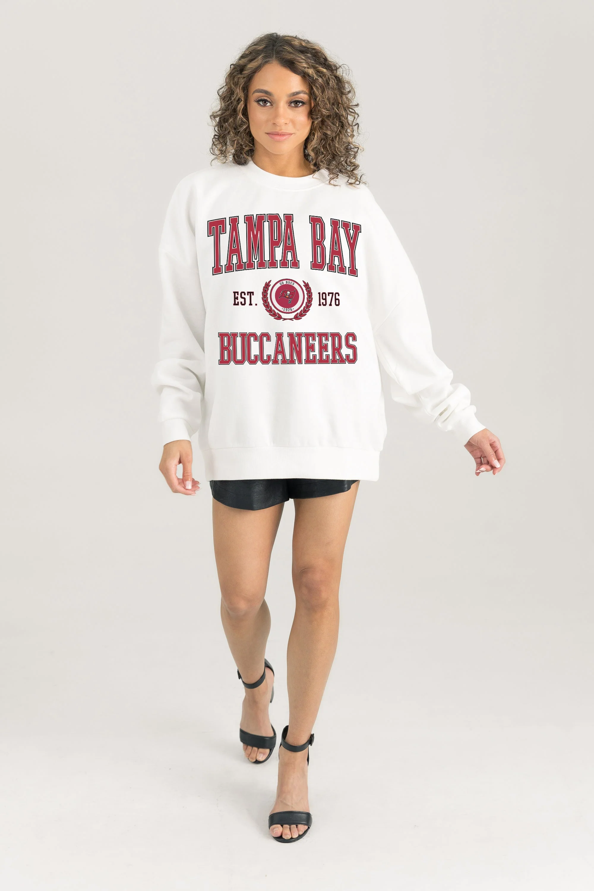 TAMPA BAY BUCCANEERS Timeless Triumph Fleece Crewneck Pullover