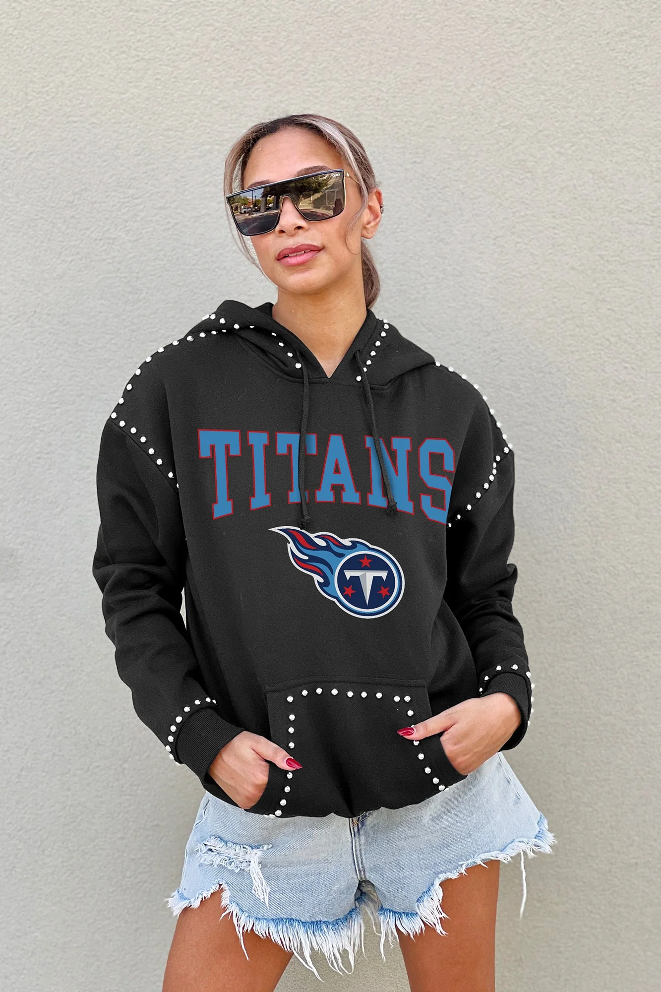 TENNESSEE TITANS Catch The Vibe Studded-Detail Hoodie