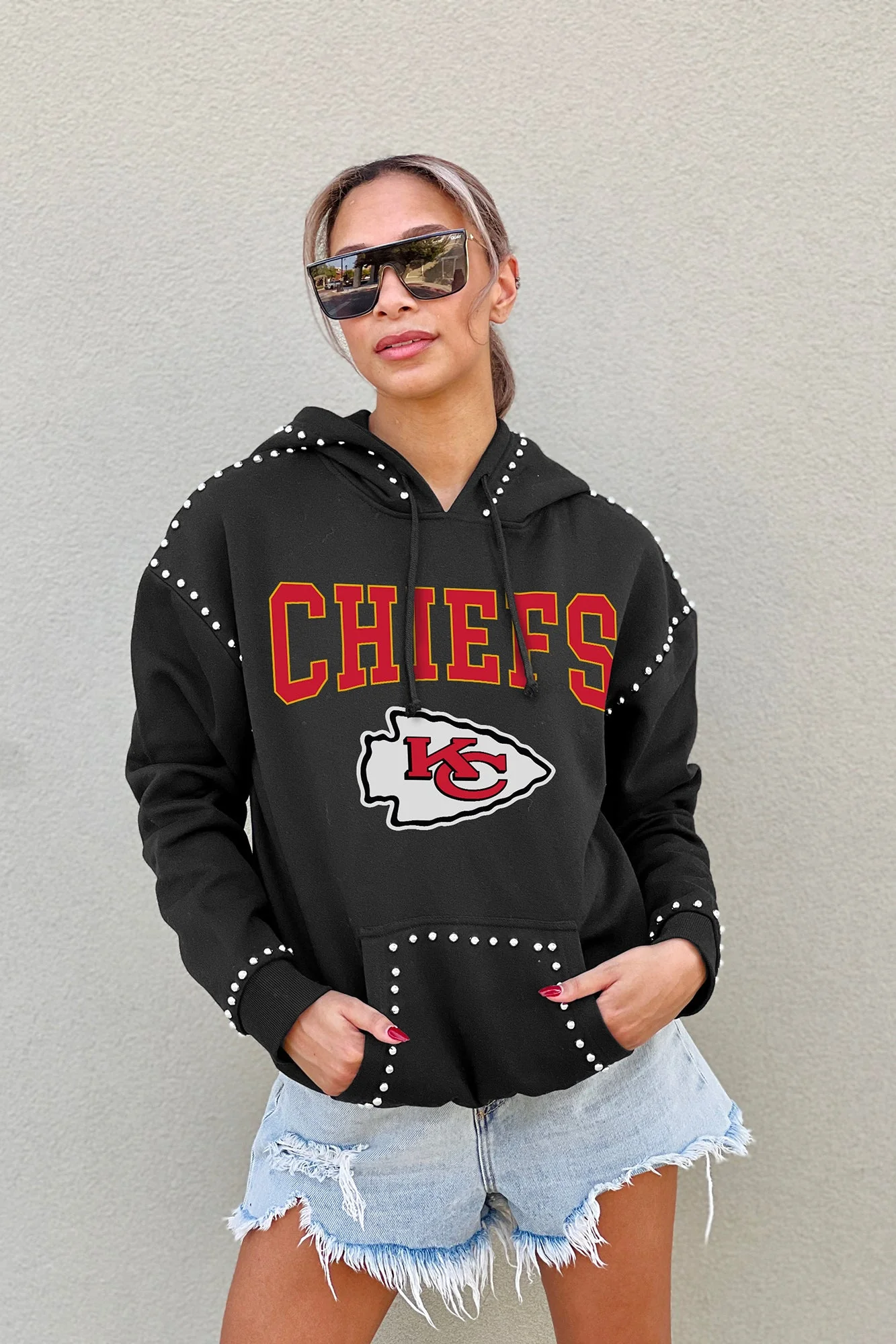 KANSAS CITY CHIEFS Catch The Vibe Studded-Detail Hoodie