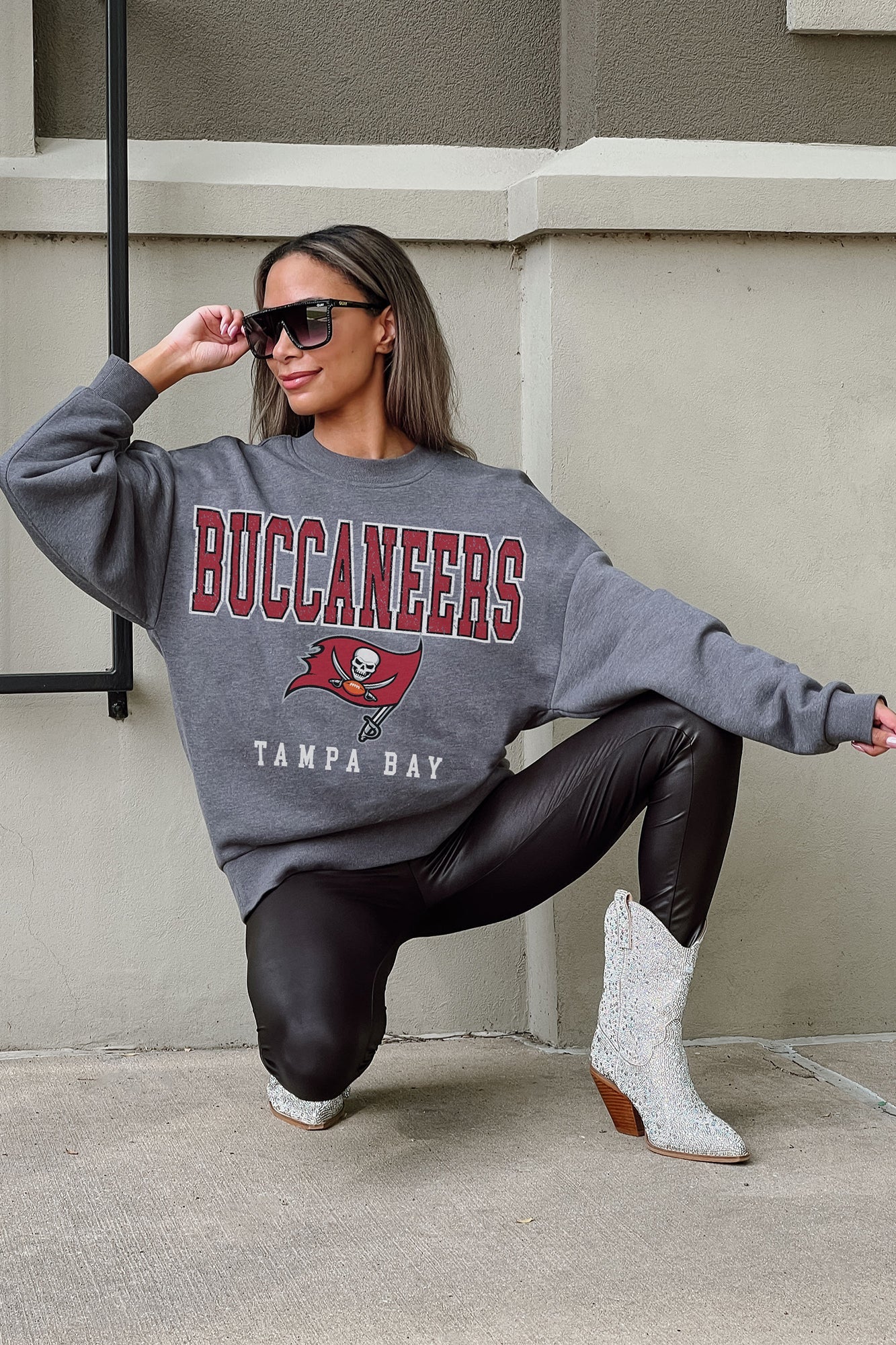 TAMPA BAY BUCCANEERS Bring The Energy Crewneck Pullover